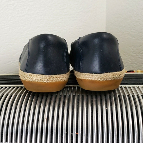 COMFY CLARKS COLLECTION DANELLY NAVY BLUE LEATHER LOAFERS - Picture 3 of 5